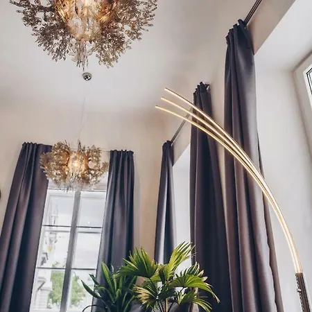 Apartment Feel Centre *