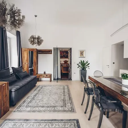 Apartment Feel Centre *